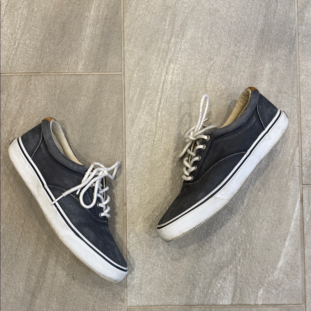 Sperry Top Sider Men's Navy Sneakers in size 9